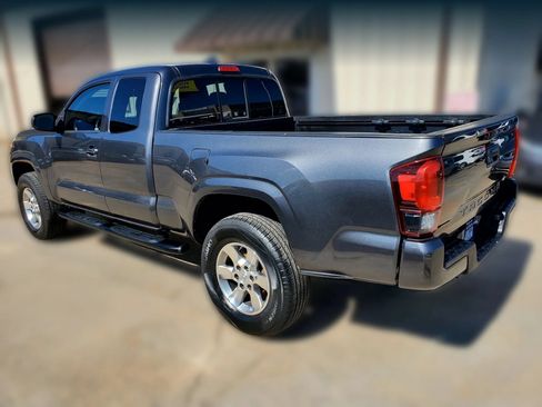 Used 2020 Toyota Tacoma SR w/ SR Convenience Package RWD image 10