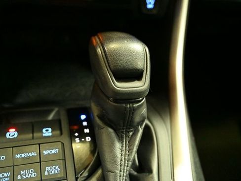 Used 2022 Toyota RAV4 LE image 26