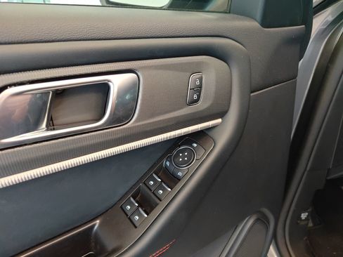 Used 2025 Ford Explorer ST-Line AWD/4WD image 10