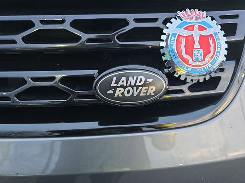 Used 2017 Land Rover Discovery HSE image 37