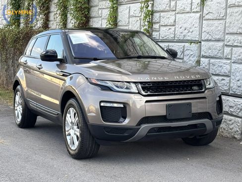 Used 2017 Land Rover Range Rover Evoque SE image 3