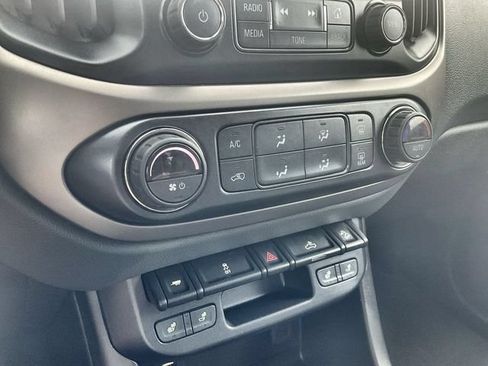 Used 2018 Chevrolet Colorado Z71 AWD/4WD image 27