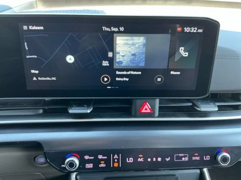 Used 2025 Kia Carnival FWD image 21