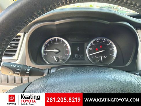 Used 2016 Toyota Highlander Plus FWD image 15