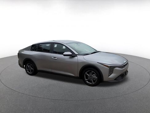 Used 2025 Kia K4 FWD image 2