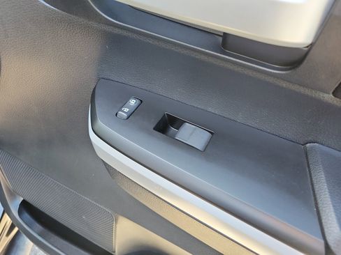 Used 2018 Toyota Tundra SR5 w/ SR5 Upgrade Package image 11