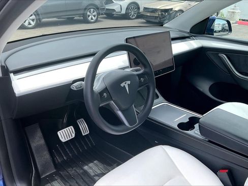 Used 2023 Tesla Model Y Performance AWD/4WD image 12
