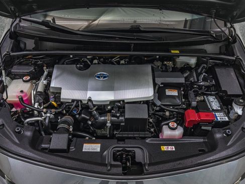 Used 2017 Toyota Prius Prime Premium image 39