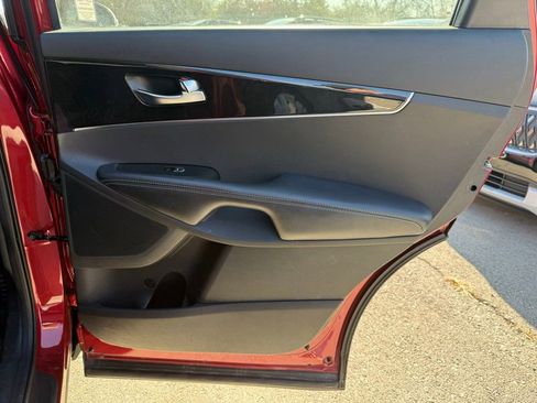 Certified 2018 Kia Sorento LX w/ LX V6 Convenience Package image 16