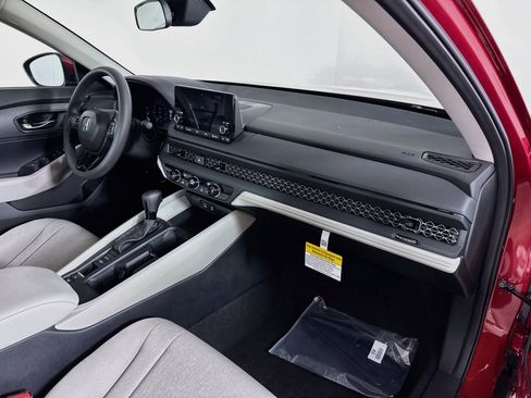Certified 2025 Honda Accord LX image 33