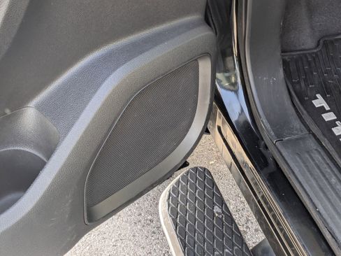 Used 2016 Nissan Titan SV image 15