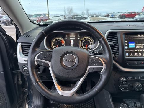 Used 2016 Jeep Cherokee Trailhawk w/ Leather Interior Group image 8