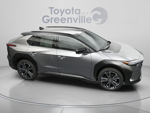 Used 2024 Toyota bZ4X AWD w/ Weather Package image 18