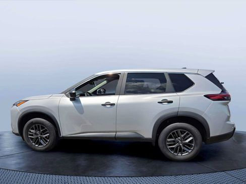 Used 2024 Nissan Rogue S FWD image 3