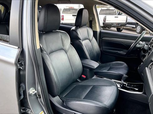 Used 2019 Mitsubishi Outlander SEL image 9