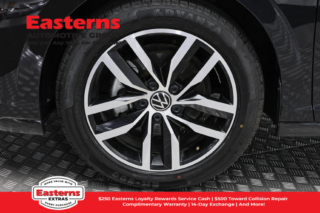 Used 2025 Volkswagen Jetta SE FWD image 32