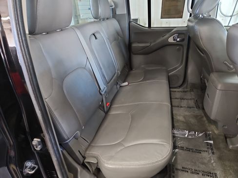 Used 2011 Nissan Frontier SL image 10