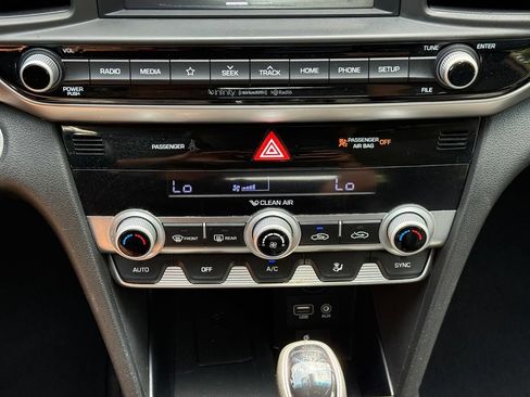 Used 2019 Hyundai Elantra Limited w/ Cargo Package FWD image 17