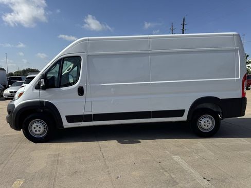 Used 2025 RAM ProMaster 2500 w/ Convenience Group FWD image 4