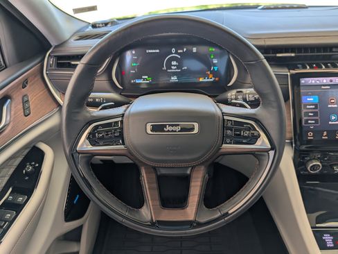 Used 2022 Jeep Grand Cherokee Summit w/ Advanced Protech Group IV image 24