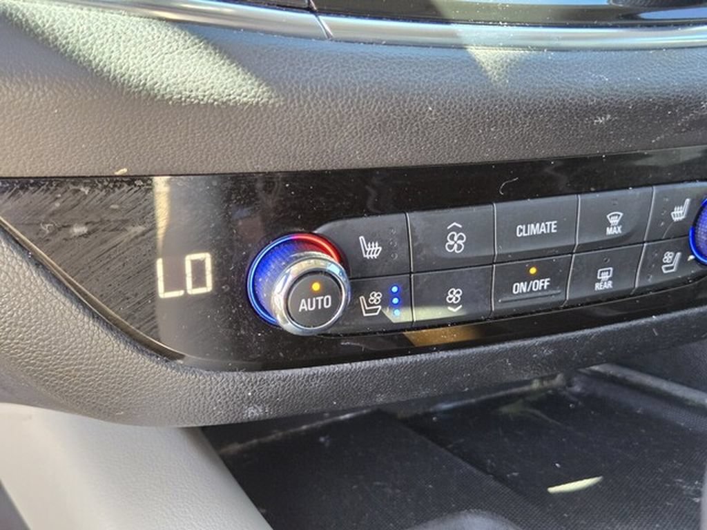 Used 2020 Buick Enclave Premium w/ Sun and Sites Package FWD image 27