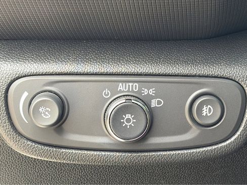 Used 2022 Chevrolet TrailBlazer LT w/ Convenience Package FWD image 12