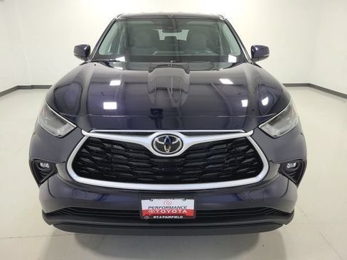 Used 2023 Toyota Highlander LE FWD image 6