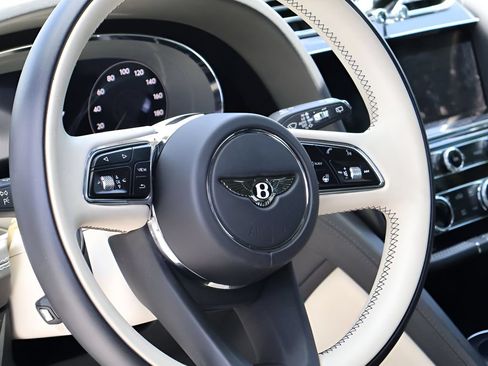 Used 2021 Bentley Bentayga Plug-In Hybrid AWD/4WD image 20
