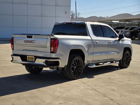 Certified 2022 GMC Sierra 1500 SLE image 3