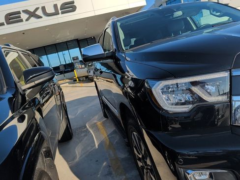 Used 2020 Toyota Sequoia Limited w/ Safety & Convenience Package image 7