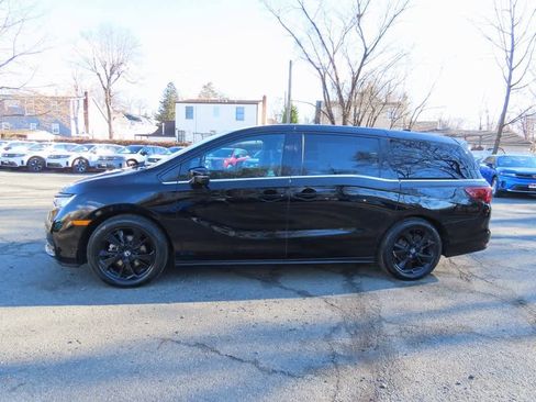 Certified 2023 Honda Odyssey Sport image 3