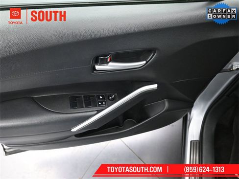 Used 2022 Toyota Corolla Cross XLE image 34