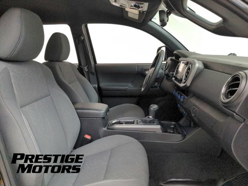 Used 2018 Toyota Tacoma TRD Off-Road w/ Technology Package AWD/4WD image 25