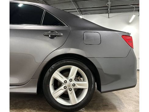 Used 2014 Toyota Camry SE FWD image 10