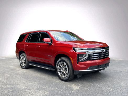 Used 2025 Chevrolet Tahoe LT w/ Comfort Package AWD/4WD image 2