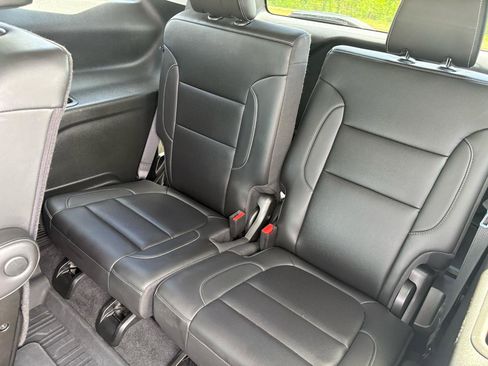 Used 2023 GMC Acadia SLT w/ Technology Package image 37