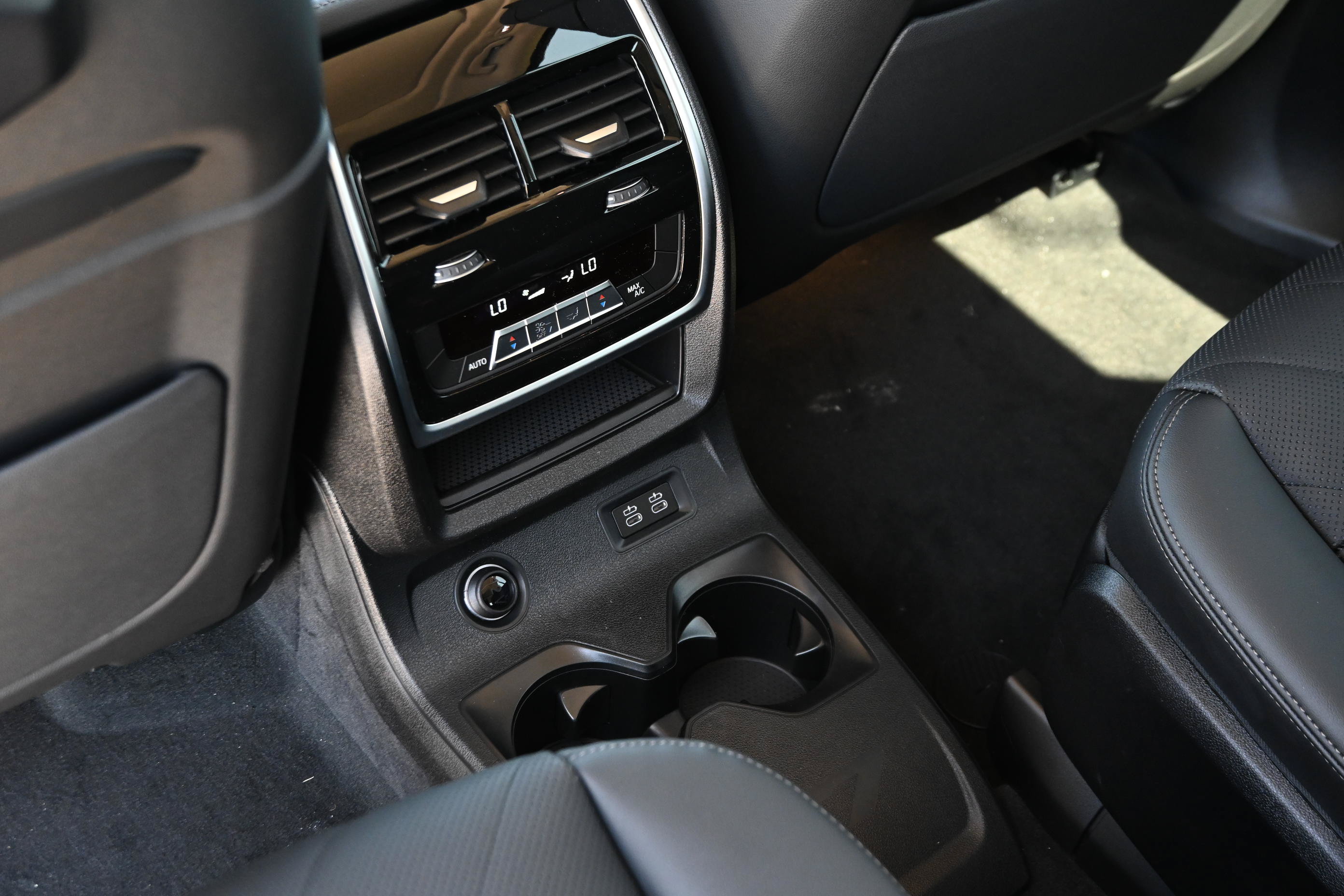 Used 2026 BMW X7 xDrive40i w/ Premium Package AWD/4WD image 25