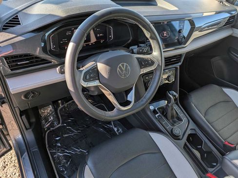 Used 2023 Volkswagen Taos SEL AWD/4WD image 2