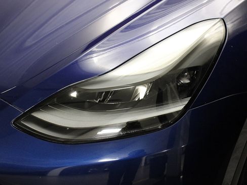 Used 2022 Tesla Model Y Performance image 4