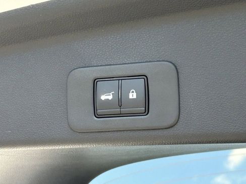 Certified 2025 Nissan Murano SV w/ Cargo Package AWD/4WD image 14