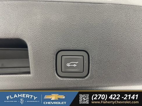 Used 2025 Chevrolet Traverse RS image 22