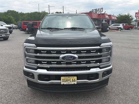 Used 2023 Ford F350 Lariat w/ Lariat Ultimate Package AWD/4WD image 6
