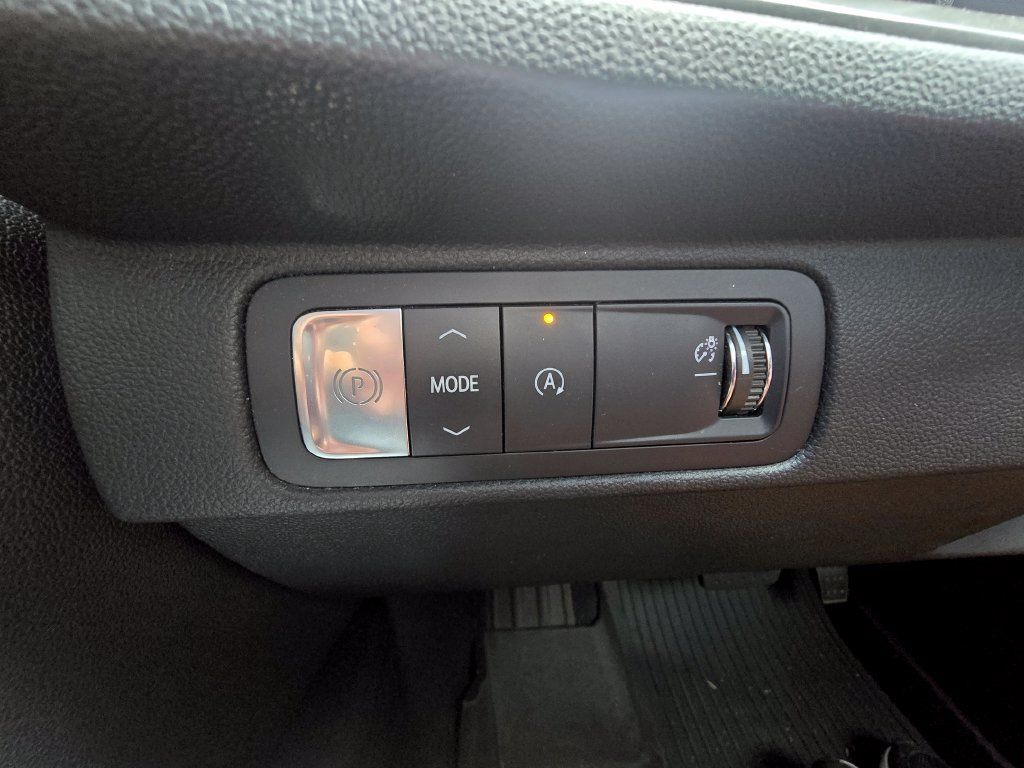 Used 2025 Chevrolet Traverse LT w/ Sun and Wheel Package FWD image 38