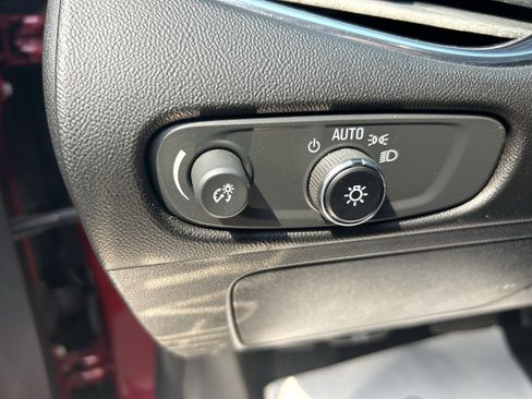Used 2017 Chevrolet Malibu Premier w/ Premier Sun and Wheel Package FWD image 16