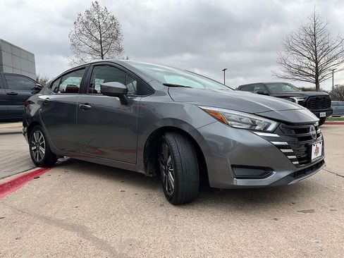 Used 2025 Nissan Versa SV image 4