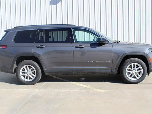 Used 2023 Jeep Grand Cherokee L Laredo image 3
