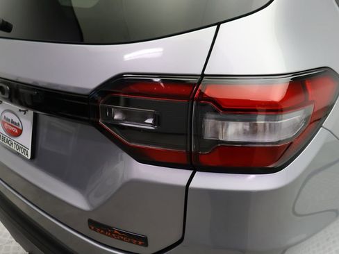 Used 2025 Honda Pilot TrailSport image 9