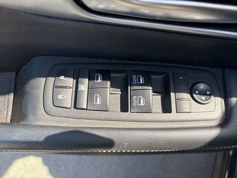 Used 2021 Chrysler Pacifica Touring w/ S Appearance Package FWD image 22