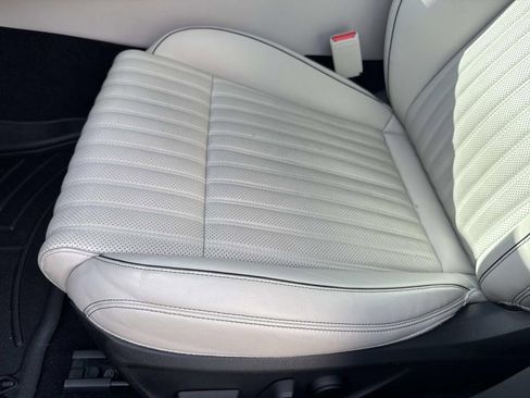 Used 2022 Genesis G70 3.3T image 16