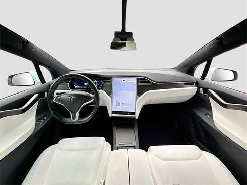 Used 2017 Tesla Model X 75D image 15